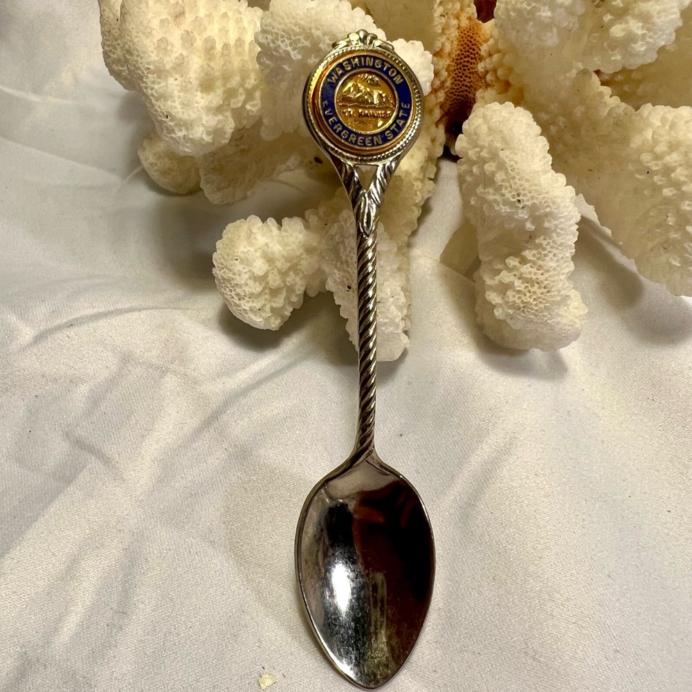 Vintage Lot of 7 Assorted Collectible Souvenir Spoons Set. - Picture 3 of 9